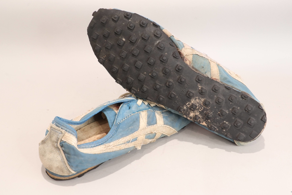 onitsuka tiger phil knight